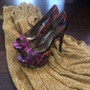 Guess pumps